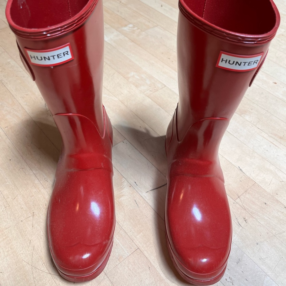 RED HUNTER BOOTS!